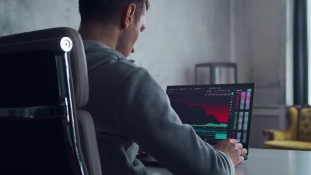 Cryptocurrency Trader at his Workplace in front of a Computer. Laptop Monitor with Stock Correction Chart. Business, Stock and Crypto Trading Concept. — Stock Video