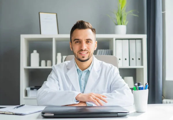 Docteur Travaille Bureau Médical Lieu Travail Thérapeute Professionnel Dans Hôpital — Photo