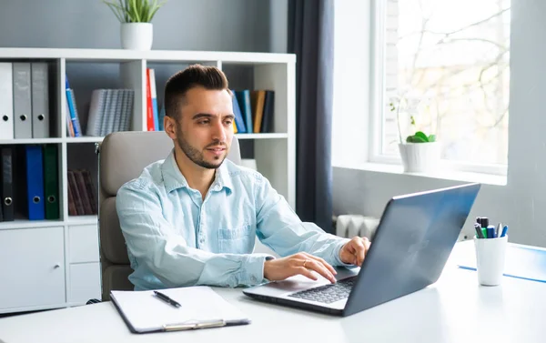 Young Man Works While Sitting Front Computer Home Workplace Professional — Φωτογραφία Αρχείου