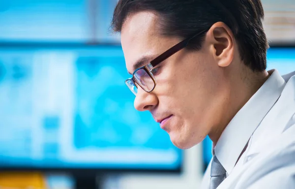 Laboratorio Ricerca Sul Vaiolo Delle Scimmie Lavoratori Professionisti Moderno Laboratorio — Foto Stock