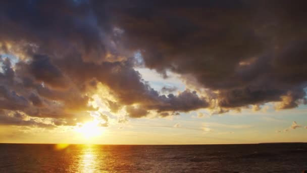 Timelapse Sunset Cumulus Clouds Flying High Beautiful Blue Sky Inglês — Vídeo de Stock