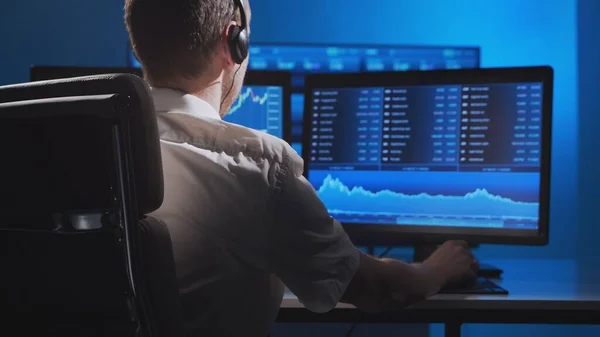 Bróker Munkaállomáson Elemzési Technológián Dolgozik Professzionális Kereskedő Munkahelye Globális Pénzügyi — Stock Fotó