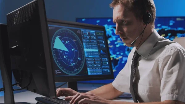 Workplace Professional Air Traffic Controller Control Tower Caucasian Aircraft Control — Fotografia de Stock