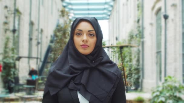 Portrait Young Confident Muslim Business Woman Hijab Middle Eastern Office — Wideo stockowe