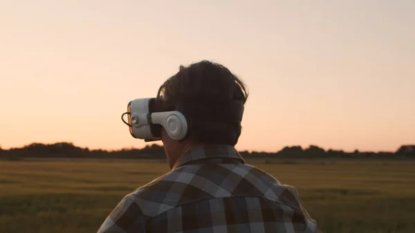 Farmer Virtual Reality Helmet Front Sunset Agricultural Landscape Man Countryside — стоковое фото