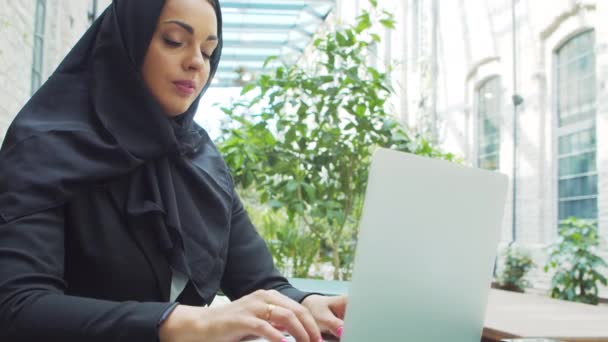 Portrait Young Confident Muslim Business Woman Laptop Hijab Middle Eastern — Wideo stockowe