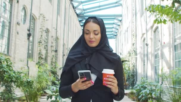 Portrait Young Confident Muslim Business Woman Smartphone Coffee Hijab Middle — Stock videók