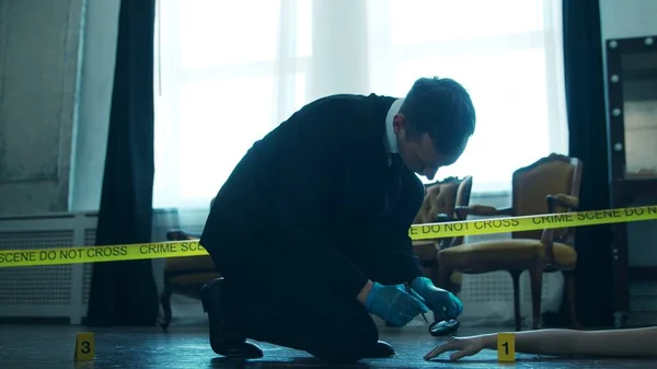 Detective Collecting Evidence Crime Scene Forensic Specialists Making Expertise Home — Foto Stock