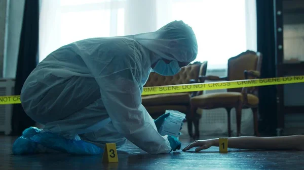 Detective Collecting Evidence Crime Scene Forensic Specialists Making Expertise Home — Stockfoto