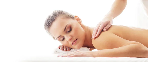 Jonge Mooie Gezonde Vrouw Spa Salon Traditionele Massage Huidverzorging Gezondheids — Stockfoto