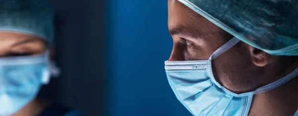 Diverse Team Professional Medical Surgeons Perform Surgery Operating Room Using —  Fotos de Stock