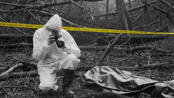 Detectives Collecting Evidence Crime Scene Forensic Specialists Making Expertise Professional — Stockfoto