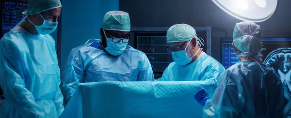 Diverse Team Professional Medical Surgeons Perform Surgery Operating Room Using — Fotografia de Stock