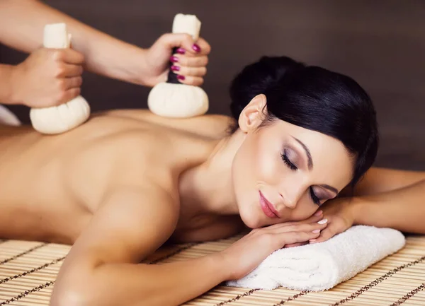 Young Healthy Beautiful Woman Gets Massage Therapy Spa Salon Concept — ストック写真
