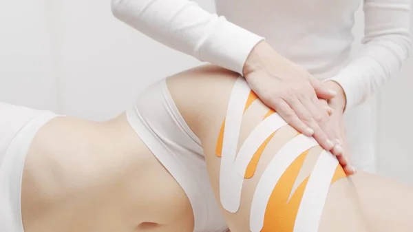 Therapist Applying Tape Beautiful Female Body Physiotherapy Kinesiology Recovery Treatment — Zdjęcie stockowe