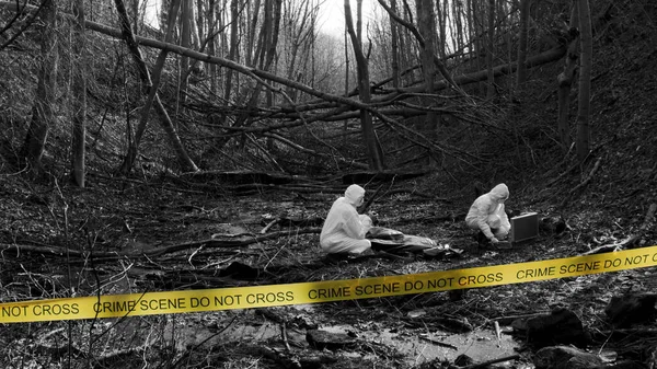 Detectives Collecting Evidence Crime Scene Forensic Specialists Making Expertise Professional — Foto de Stock