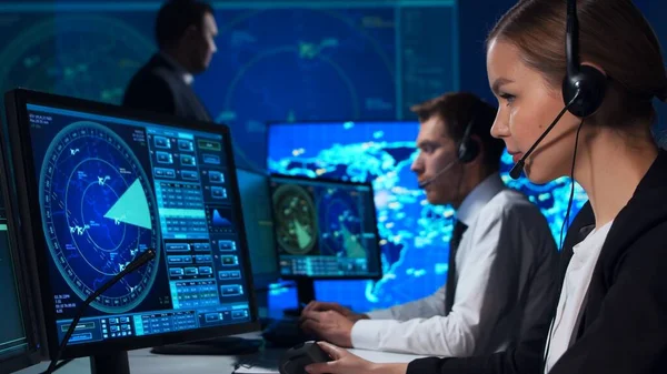 Workplace Air Traffic Controllers Control Tower Team Professional Aircraft Control — Stockfoto