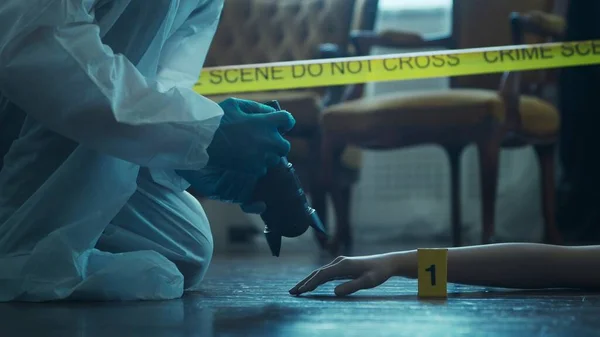 Detective Collecting Evidence Crime Scene Forensic Specialists Making Expertise Home — Zdjęcie stockowe