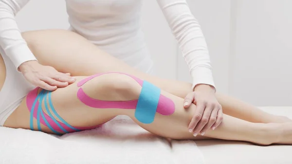 Therapist Applying Tape Beautiful Female Body Physiotherapy Kinesiology Recovery Treatment — Zdjęcie stockowe