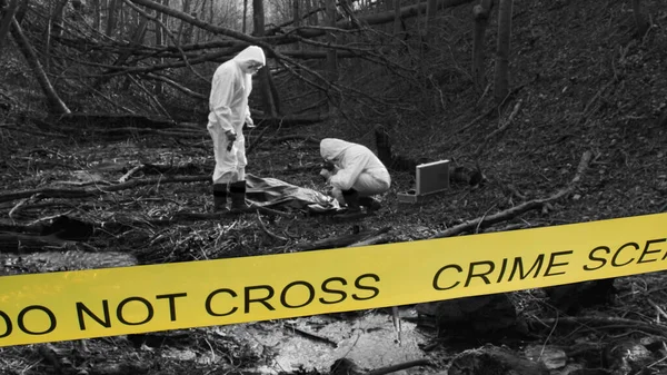 Detectives Collecting Evidence Crime Scene Forensic Specialists Making Expertise Professional — Zdjęcie stockowe