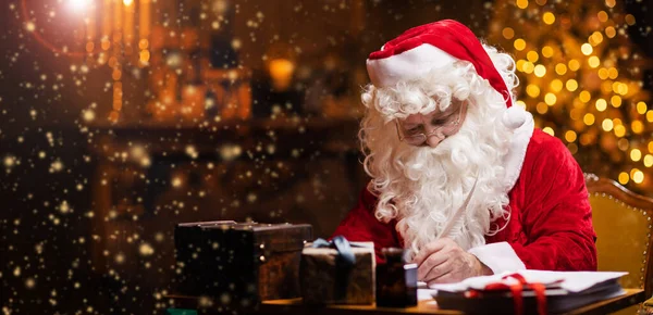 Workplace Santa Claus Cheerful Santa Writing Letter While Sitting Table — Stock Photo, Image