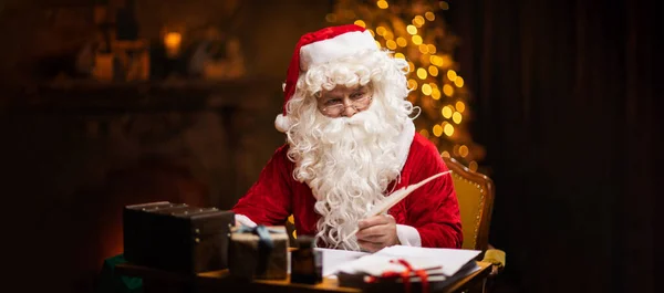 Lieu Travail Père Noël Père Noël Joyeux Écrit Lettre Tout Images De Stock Libres De Droits