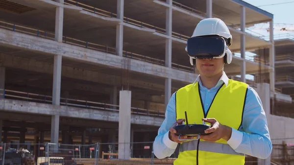 Operador Profesional Drones Casco Realidad Virtual Pie Frente Obra Constructor — Foto de Stock