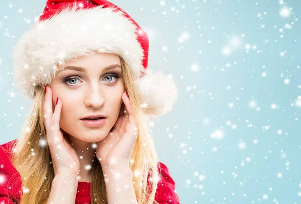 Porträt Eines Jungen Schönen Und Hübschen Mädchens Mit Weihnachtsmütze Neues — Stockfoto