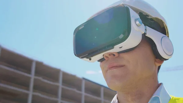 Operador Profesional Drones Casco Realidad Virtual Pie Frente Obra Constructor — Foto de Stock