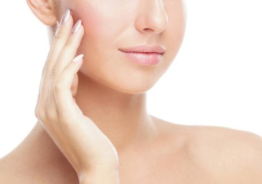 Beyaz tenli, güzel, taze, sağlıklı ve şehvetli bir kızın portresi. Güzellik konsepti.