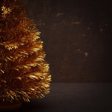 Altın Noel ağacı