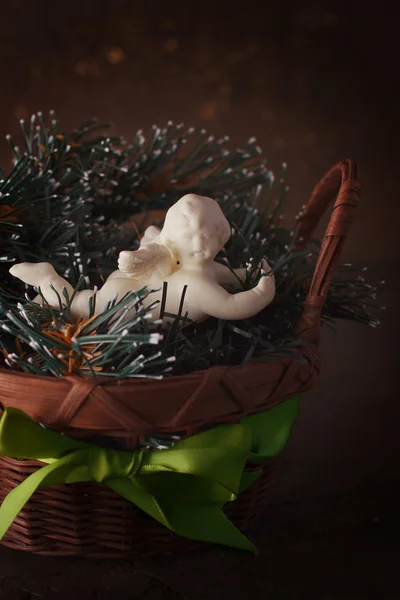 Decoração de Natal com pequeno anjo bonito — Fotografia de Stock