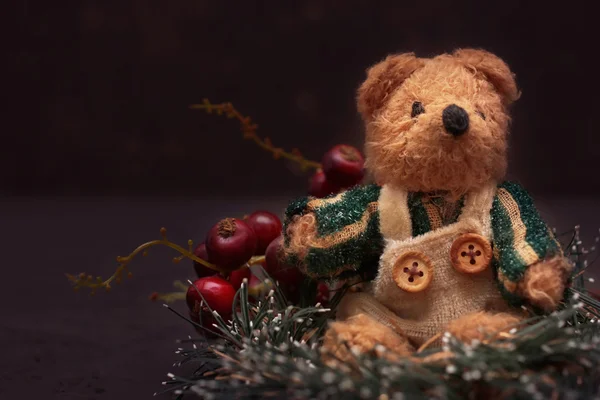 Arrangement de Noël avec un ours en peluche — Photo