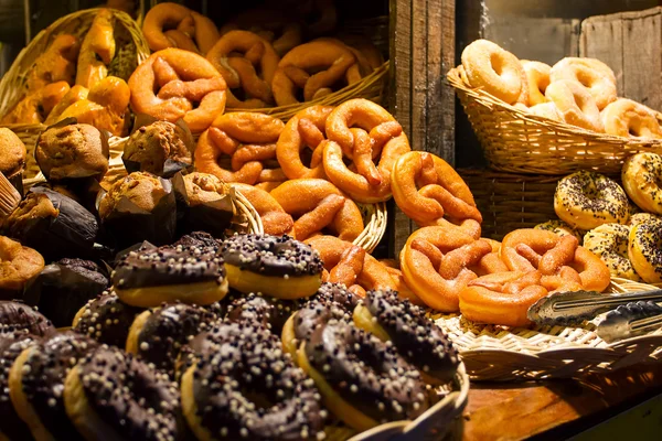 Christmas market stalls with baked goods — Stock Photo, Image