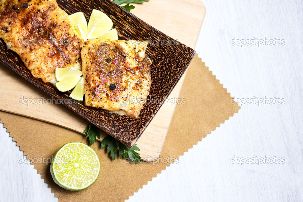 Fried fish, served with lime