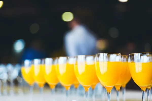 Zumo de naranja. catering de bebidas. — Stockfoto