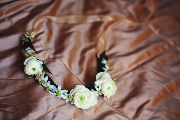 婚礼花环与鲜花 — 图库照片