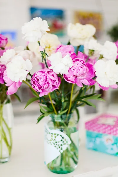 Pink and white flowers — Stock Photo, Image