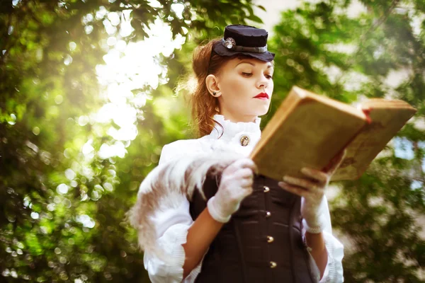 Vintage portrait of beautiful woman — Stock Photo, Image