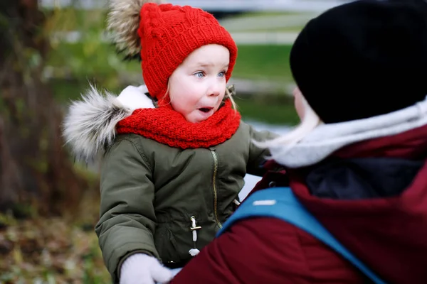 Young Mother Holding Her Funny Surprised Daughter Hands Walking Outdoors — Stock Photo, Image