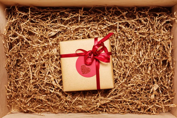 Wooden Box Present Wrapped Brown Craft Paper Red Ribbon Filled — Fotografia de Stock