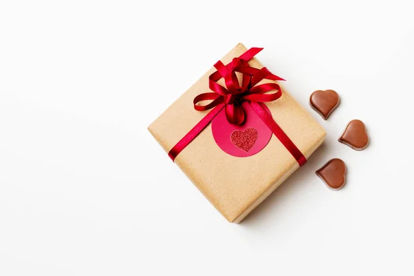 Romantic Present Gift Box Wrapped Craft Paper Red Bow Heart — Fotografia de Stock