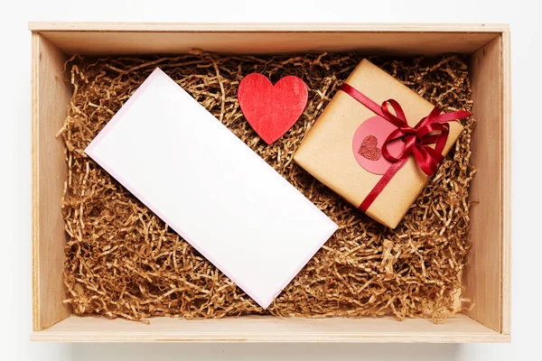 Wooden Box Present Wrapped Brown Craft Paper Red Ribbon Empty — Fotografia de Stock