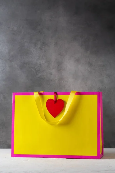 Valentines Day Present Gift Bag Bright Colors Pink Yellow Red — Stockfoto