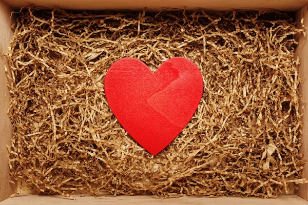 Present Box Big Red Heart Lying Brown Shredded Craft Paper — Stockfoto