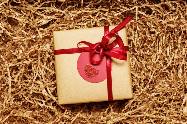 Present Box Wrapped Brown Craft Paper Red Ribbon Filled Paper — Fotografia de Stock