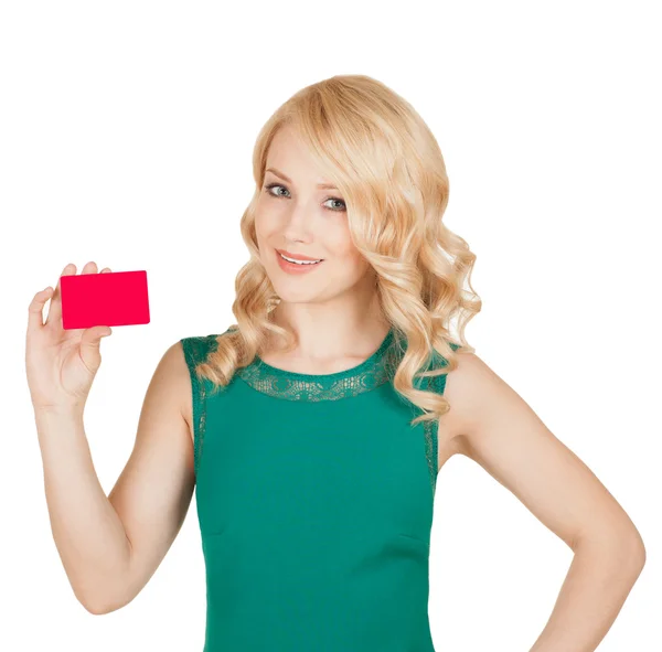 Красивая блондинка в зеленом платье держит карточку — стоковое фото