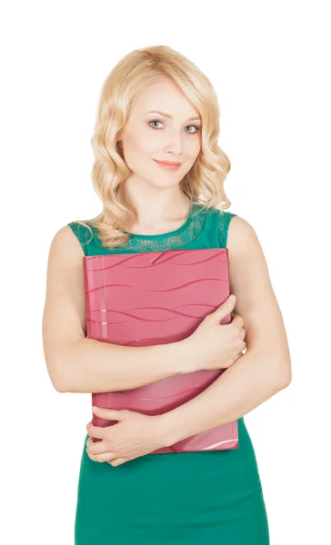 Die schöne Blondine hält den roten Ordner in einem grünen Kleid — Stockfoto