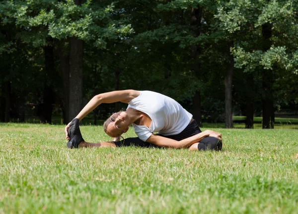 Beautiful woman doing yoga exercises — Stock Photo, Image