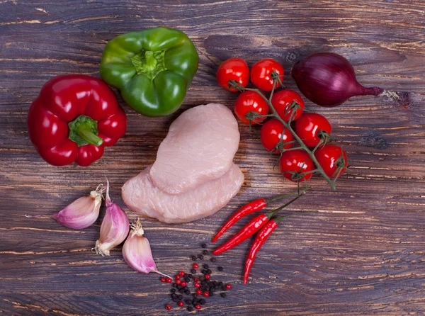 Nise frisches Fleisch, Gemüse und Gewürze — Stockfoto